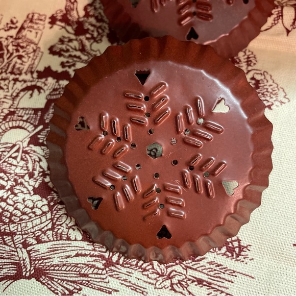 Night Light Covers, set of 4 Punched Tin  Snowflake design, fits standard plug - Picture 4 of 8